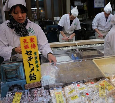日本过新年逛庙会 日本过新年逛庙会