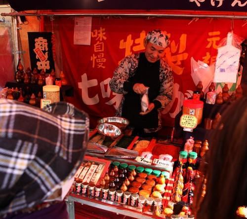 日本过新年逛庙会 日本过新年逛庙会